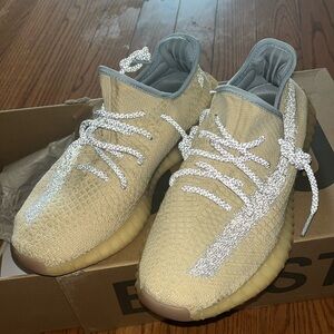 Cream light blue Yeezy 350 size 9/half
